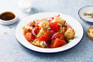 Traditional Italian salad with tomatoes and bread