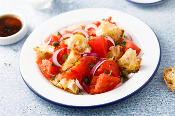 Traditional Italian salad with tomatoes and bread