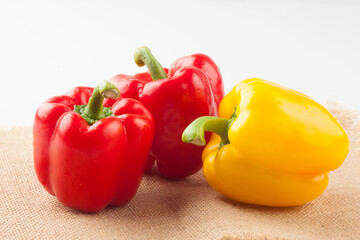  An annual plant from the nightshade family. The height is about 60cm, and the leaves are 7~12cm.
