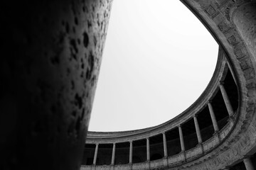 Fototapeta premium Black and white architectural detail of a circular colonnade with a clear sky