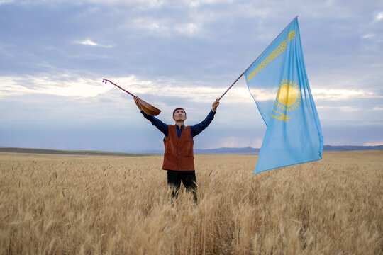 Kazakh with the flag of the Republic of Kazakhstan | Казах с флагом республики казахстан