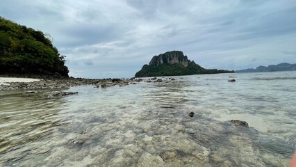 Obraz premium seascape with rocks in thailand