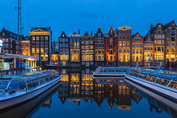 Naklejka premium Scenery of Damrak in Amsterdam, Dutch. The houses located direct on the water