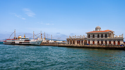 Naklejka premium ship in the port