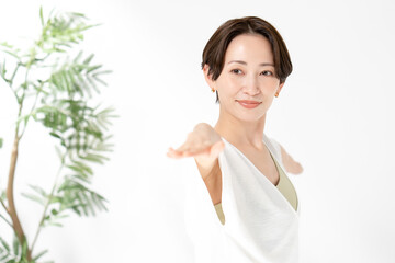 ヨガをする女性