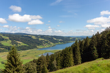Obraz premium Mountain landscape, view from the chairlift. Below is the Alpsee