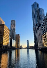 Obraz premium Canary Wharf bridge reflections
