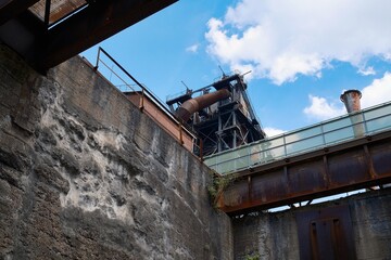 Altes industrielles Gebäude im Landschaftspark Duisburg Nord, Vintage, LaPaDu, Ruhrgebiet, Deutschland