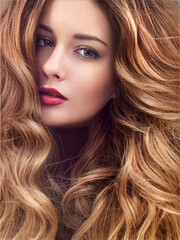 Naklejka premium Beautiful modern woman with volume hairstyle, long luxurious hair and beauty makeup, glamorous look face portrait for luxury fashion and natural cosmetics idea