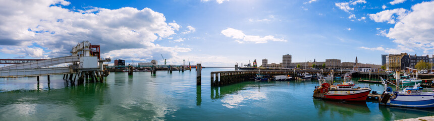 Panorama du port du Bassin de la Manche au Havre