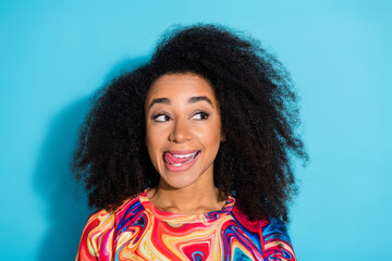 Photo portrait of beautiful woman with curly hair chevelure in trendy sweatshirt looking hungry at food isolated on blue color background