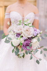 bride holding bouquet