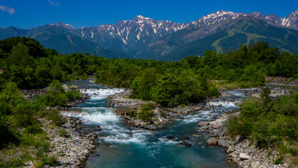 残雪の北アルプスと松川　長野県白馬村