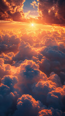 Ein dichter bewölkter Himmel von oben gesehen, Sonnenstrahlen