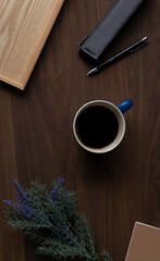 Coffee and writing utensils on the desk.  デスクの上のコーヒーと筆記用具