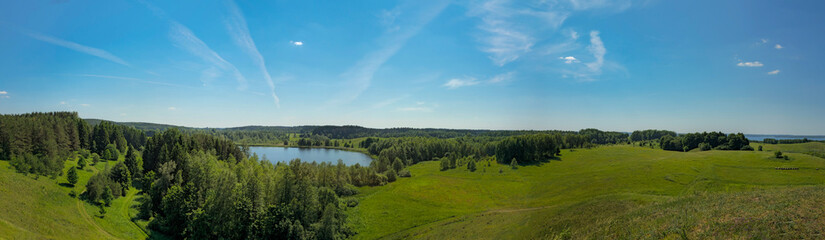 Obraz premium A lake or pond is nestled among the trees.