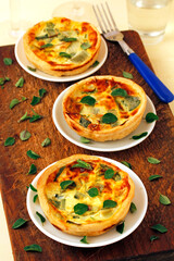 Mini quiches of leeks.