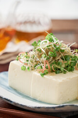 縮緬雑魚をのせた冷奴