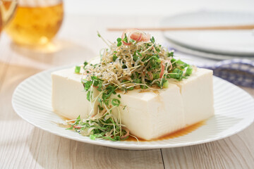 縮緬雑魚をのせた冷奴