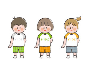 夏の服装をした子供の全身3人セット
