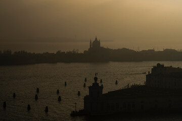 Obraz premium Silhouette of Basilica of Santa Maria della Salute in Venice at Sunset. Beautiful colors. Venice, Italy 04.01.2024