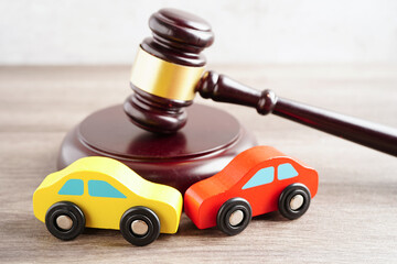 Obraz premium Bangkok, Thailand March 15, 2024 Car accident lawsuit and insurance, Judge hammer and money with car model.