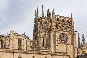 Fototapeta premium Majestic Gothic Cathedral of Burgos: Detailed Rose Window and Pinnacles.