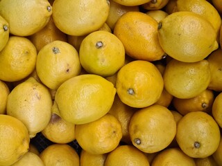 Close up photo of lemons in a market