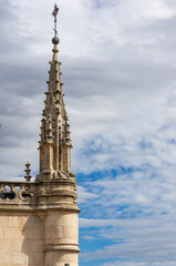 Obraz premium Gothic pinnacle: sublime detail of Burgos Cathedral under a cloudy sky.