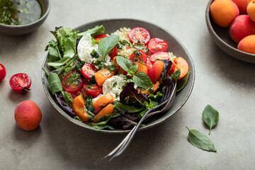 salade fraiche tomates abricots pesto basilic mozzarella burrata