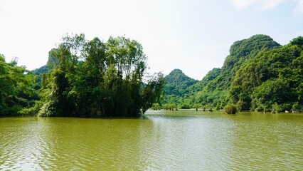 Die sog. Trockene Halong Bucht bei Ninh Binh in Vietnam