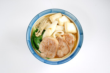 Seafood Udon Noodles，beef Udon，curry Udon， Japanese cuisine: cold shabu-shabu udon