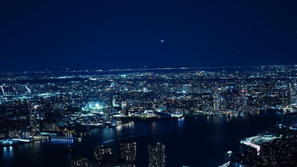 Obraz premium The New York city night view with the lights on in the skyscrapers at night
