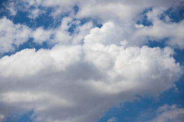 Роскошные облака на летнем небе.