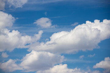 Роскошные облака на летнем небе.