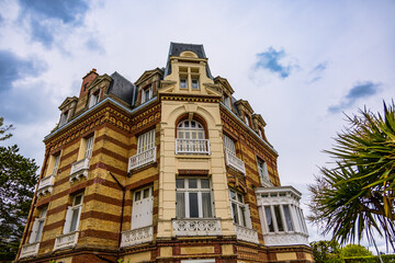 Dans les rues de Houlgate en Normandie