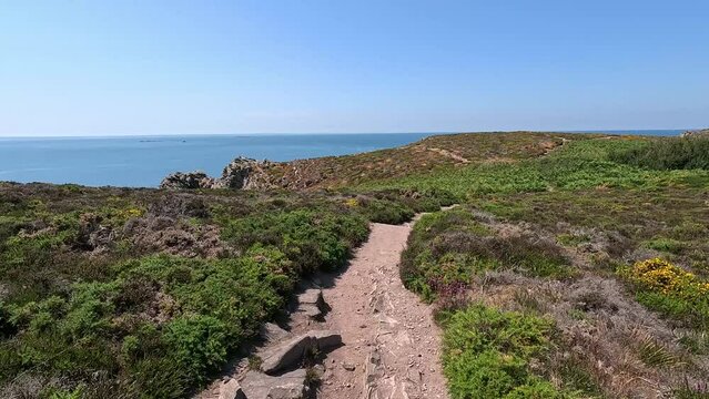 Joli paysage depuis le sentier de randonn&eacute;e du cap d'Erquy en Bretagne - France 