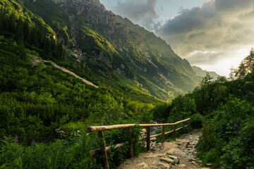Dolina Pięciu Stawów Polskich o poranku  © Daniel