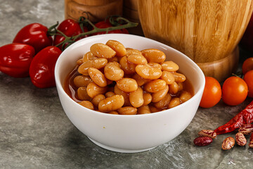 Canned beans in tomato sauce