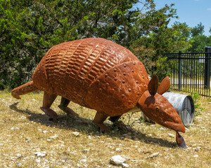 Armadillo statue on Fitzhugh, Rd.