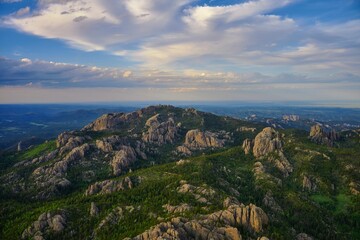 Obraz premium Aerial view of the Black Hills with blue sky in South Dakota at golden sunset