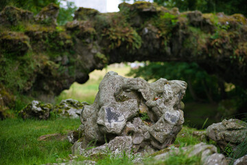 Rochers aux bords de l'eau