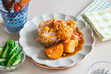 コーンご飯にかけたインカのめざめカレー
