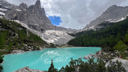 Lago di Sorapiss&nbsp;(Italian:&nbsp;Lago di Sorapiss;&nbsp;German:&nbsp;Sorapissee) is a&nbsp;lake&nbsp;in the mountain range&nbsp;Sorapiss&nbsp;in the&nbsp;Dolomites,&nbsp;province of Belluno, c. 12&nbsp;km away from&nbsp;Cortina d'Ampezzo.