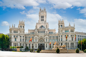 Obraz premium The Palace of Cibeles and the Cibeles Fountain in Madrid.