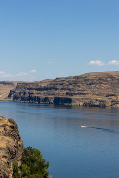 Speedboat on a tranquil lake with arid Washington hills
