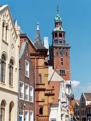 Obraz premium Historic town hall in the heart of Leer's old town.