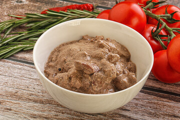 Soft chicken liver with cream