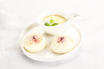 Curd pancakes with sour cream