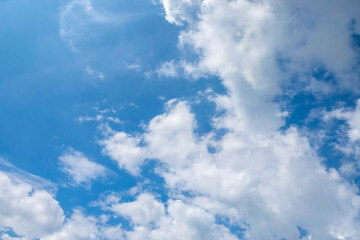 Obraz premium Blauer Himmel mit Wolken